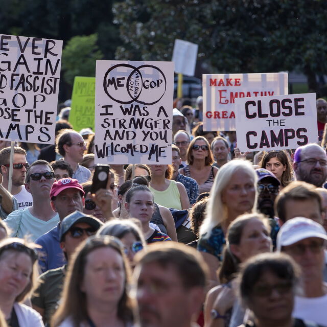 Стотици американци на протест пред Белия дом