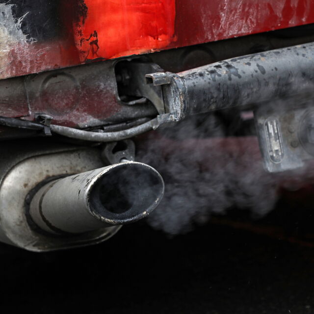 За по-чист въздух: Забраняват на силно замърсяващи автомобили да се движат в градовете