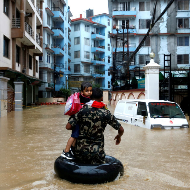 55 жертви от наводненията в Непал