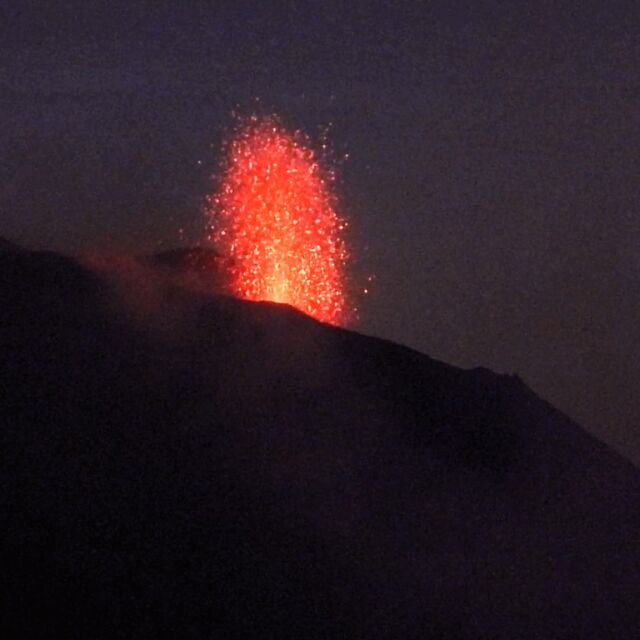Вулканът Етна отново "се събуди" (СНИМКИ)