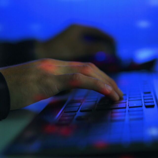 Разследващите атаката срещу НАП са открили над 500 000 имейла с пароли в иззетите компютри