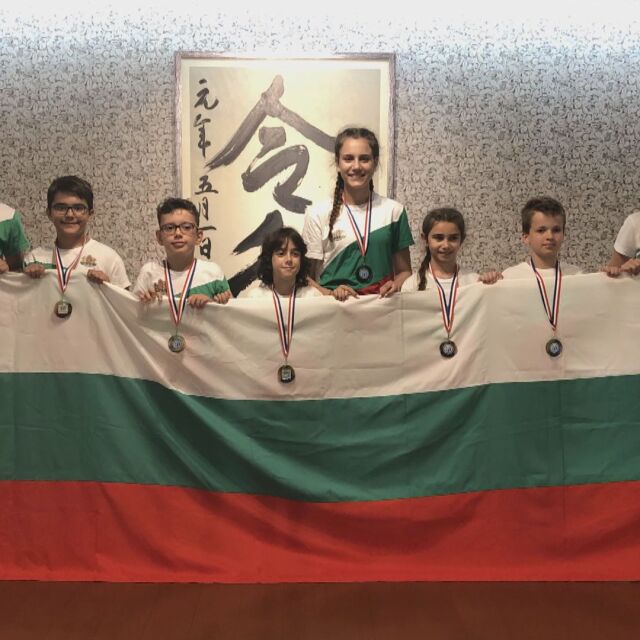 32 медала за български деца на международна олимпиада по математика