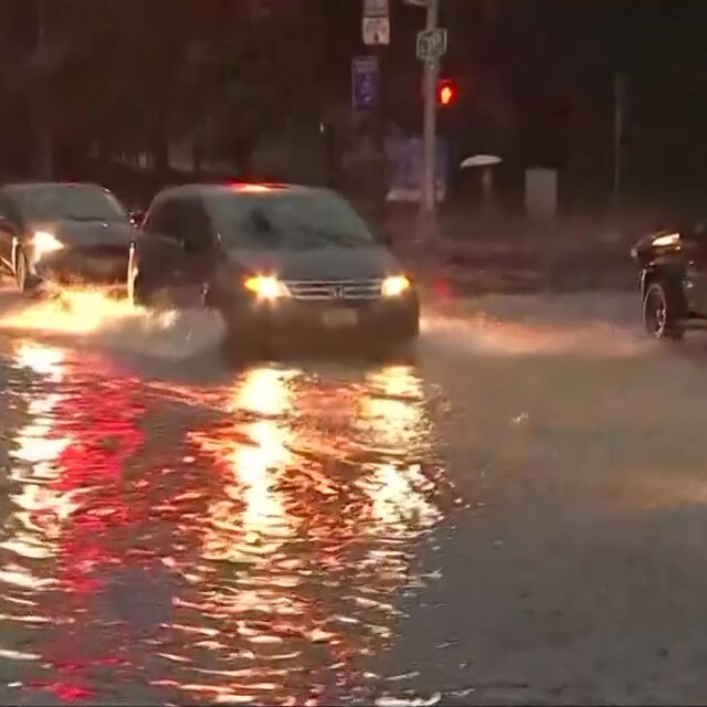 Проливни дъждове наводниха Ню Йорк, хиляди са без ток (ВИДЕО)