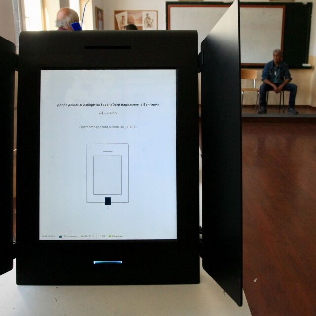 ЦИК купува още 1637 машини за гласуване