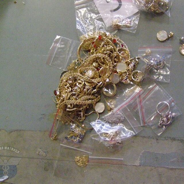Задържаха златни накити за 110 000 лв. в камион на "Дунав мост"