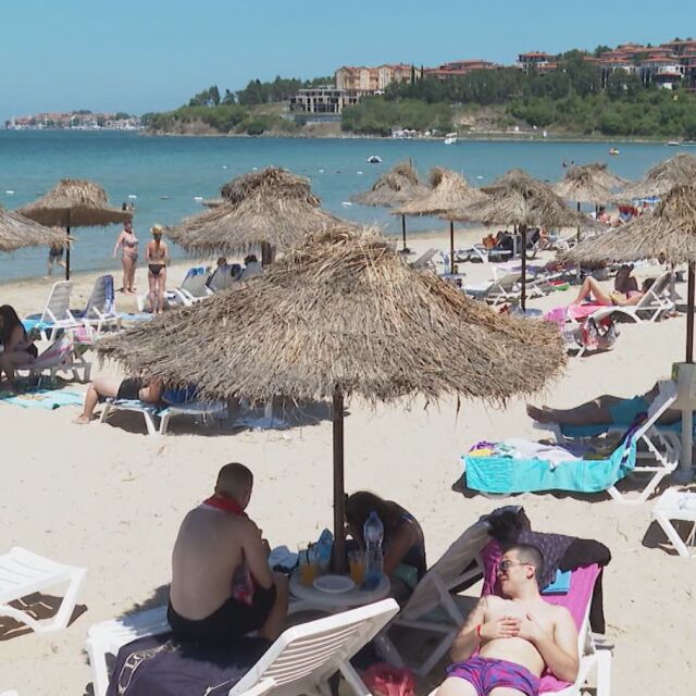 Туристи на нашето Черноморие: В заведенията поскъпва храната заради намалението на плажните артикули
