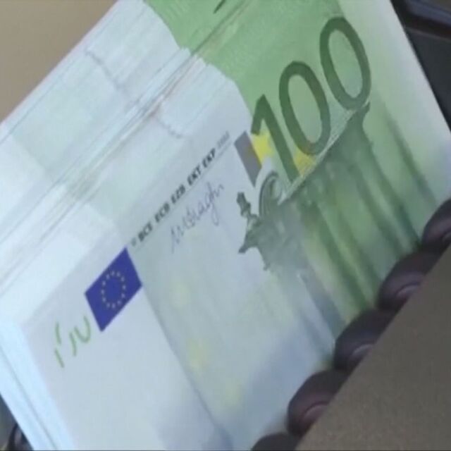 Хванаха 19-годишен с 398 фалшиви банкноти от по 100 евро