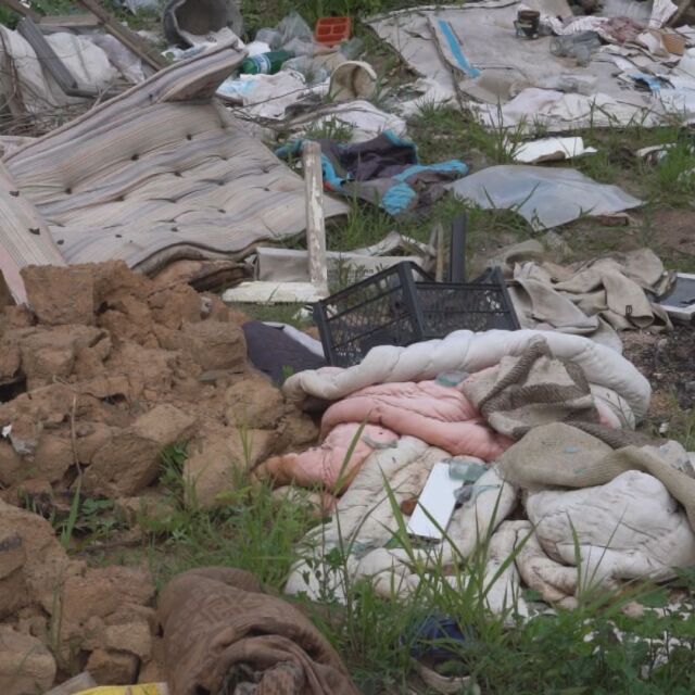 Сметище в планината: Тонове незаконен боклук край река Чипровска