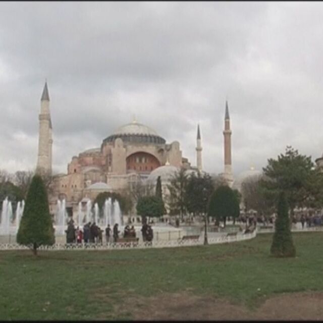 Историк: Превръщането на „Света София“ в джамия може да е удар към кмета на Истанбул