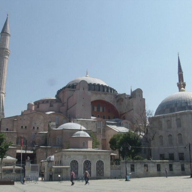 Ердоган обещал пред Путин да бъдат запазени християнските светини в „Света София“