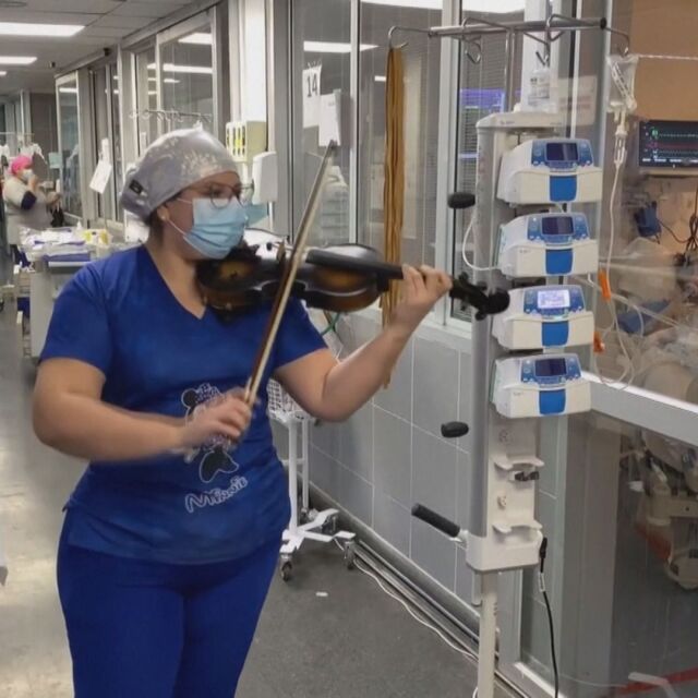 С музика срещу COVID-19: Медицинска сестра свири на цигулка на пациенти