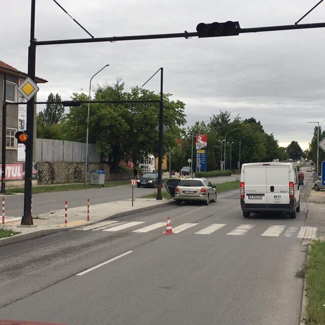 Кола блъсна двама пешеходци в Шумен 