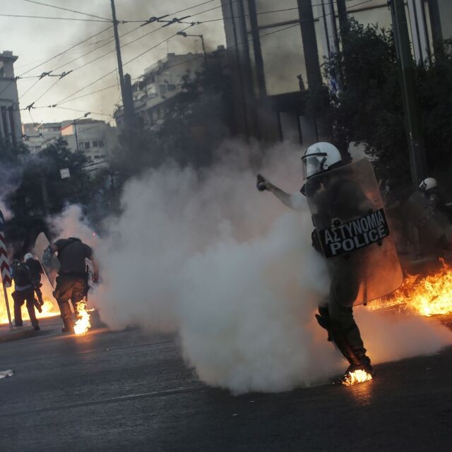 Насилие на демонстрация в Атина срещу нов закон за протестите