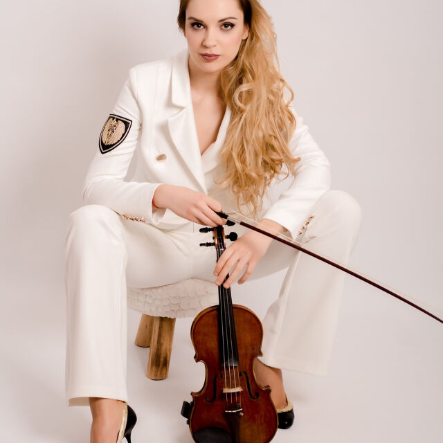Цигуларката Зорница Иларионова с нов албум: слушайте "Flying through the music"