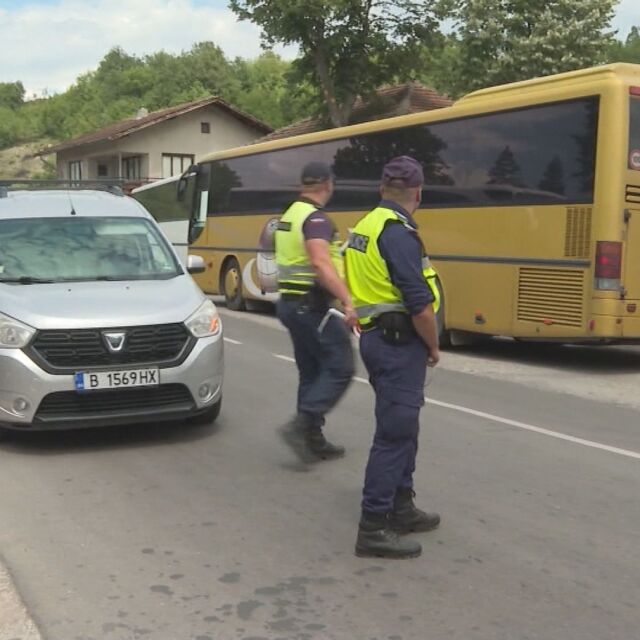 Два протеста в село Лютидол заради ремонта на път Е-79