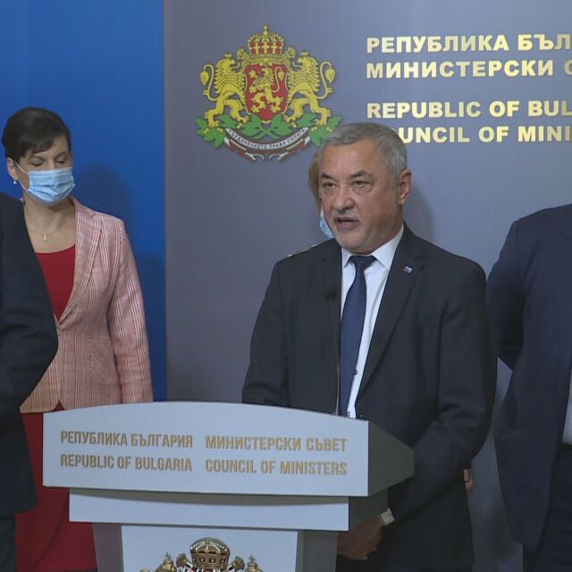 Валери Симеонов: Правителството остава до края на мандата