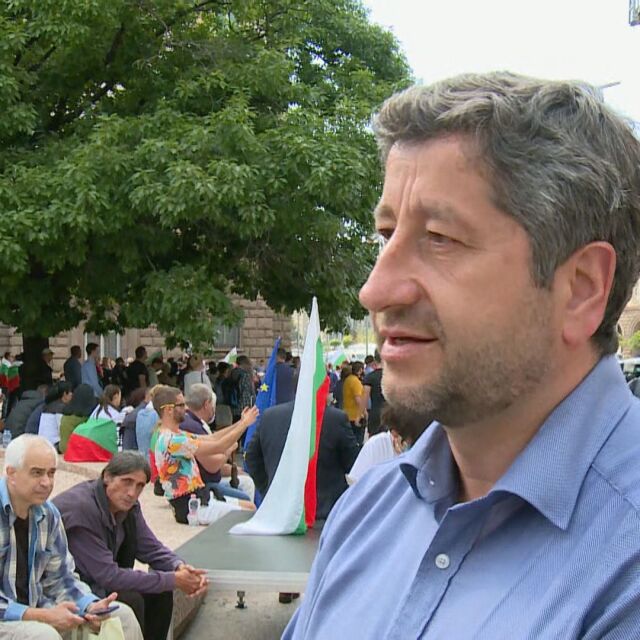 Христо Иванов: Хората са на улицата заради погнусата, че може да има някой над закона