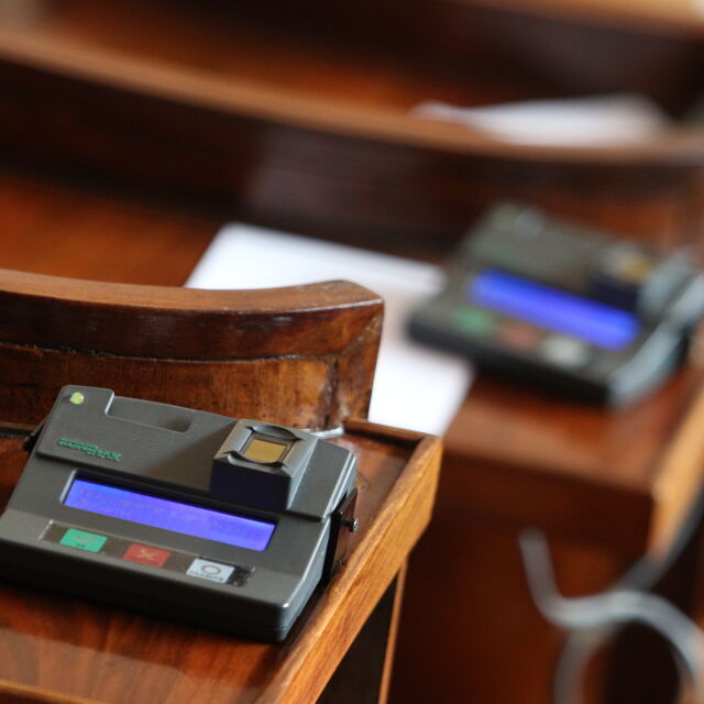 Депутатите гласуват петия вот на недоверие срещу настоящото правителство на Борисов