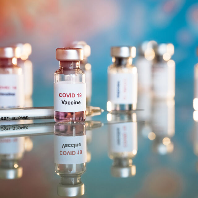 България получава 2,3 млн. броя от ваксината срещу коронавирус