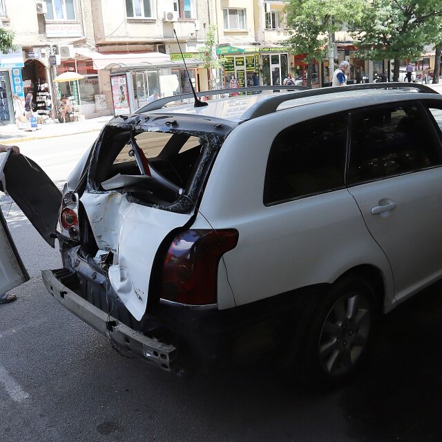 Катастрофа с трамвай и три автомобила в центъра на София