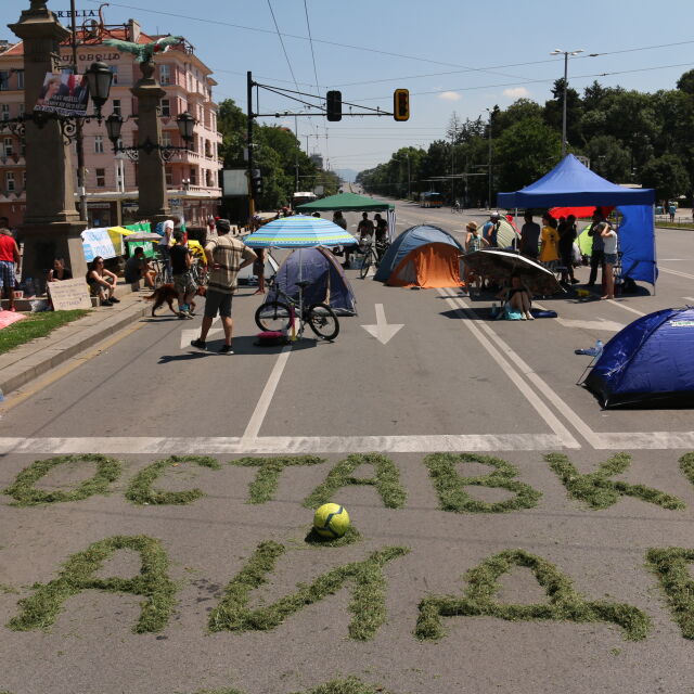 Ден 22 на недоволство: Граждански блокади в София и палатки пред МС