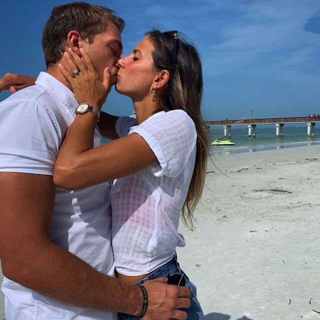 Футболистка №1 на България Евдокия Попадинова се сгоди на фона на красивите брегове на Флорида