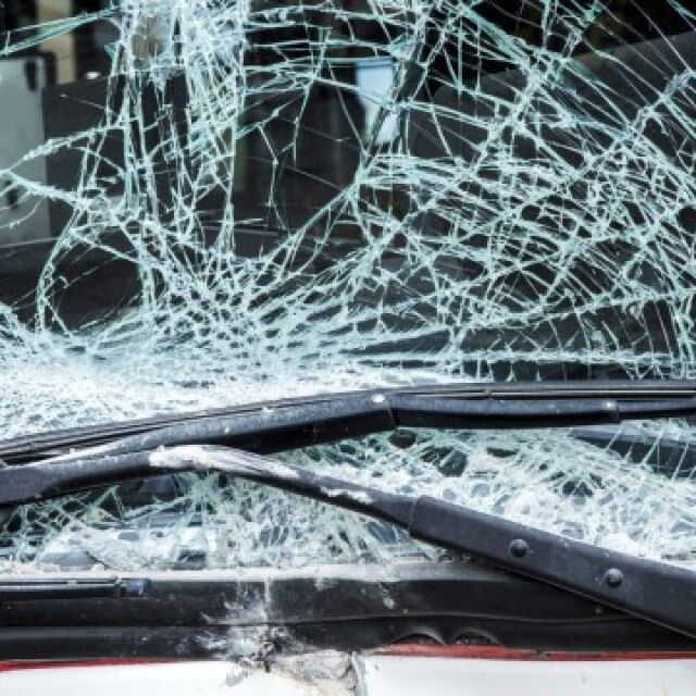 Тежка катастрофа с жертва между бус и камион на пътя Русе - Варна