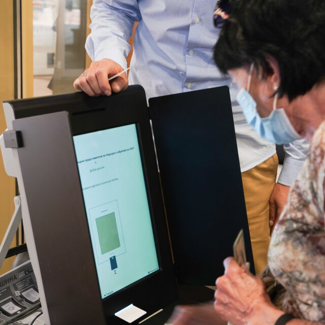 ЦИК реши: На 14 ноември ще се гласува на една машина и с една смарт карта