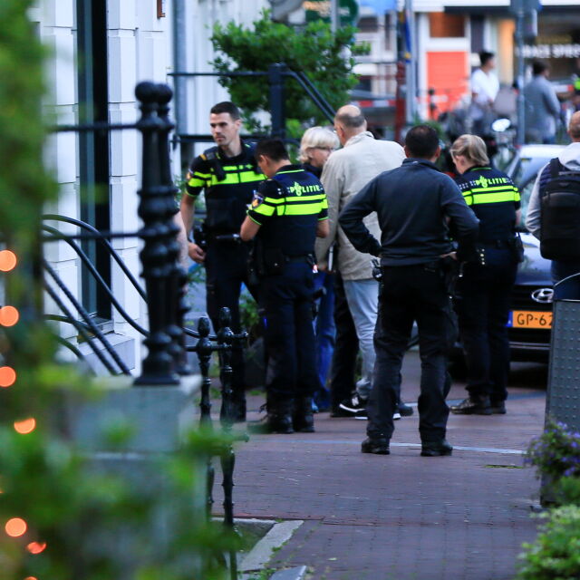 Трима задържани след опита за убийство на разследващ журналист в Аместрдам