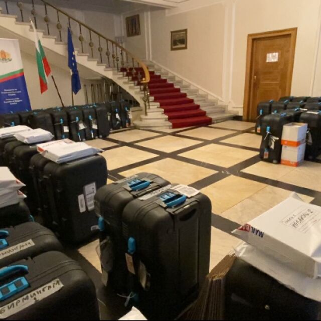 Българите зад граница ще гласуват в близо 70 държави  на изборите "2 в 1" 