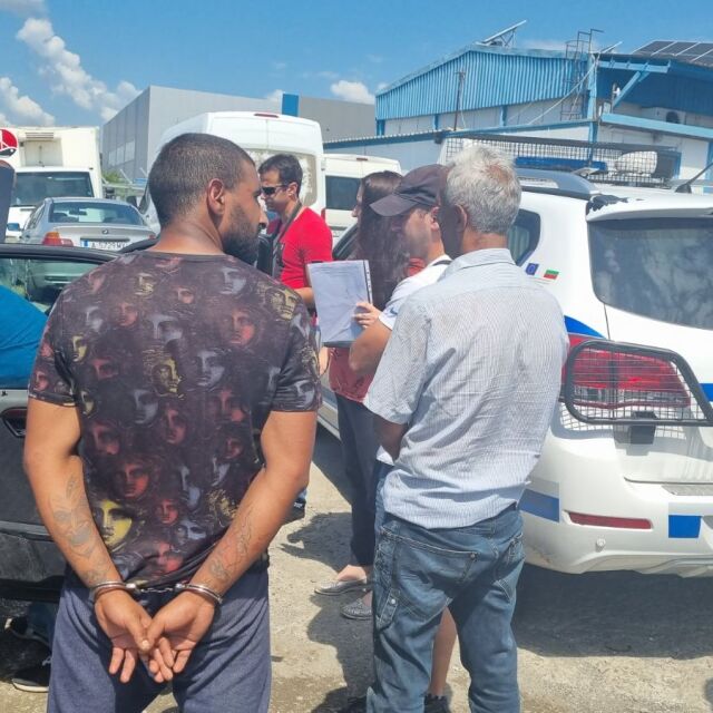 Арестуваха ромски лидер за търговия с гласове в Бургас (СНИМКИ)