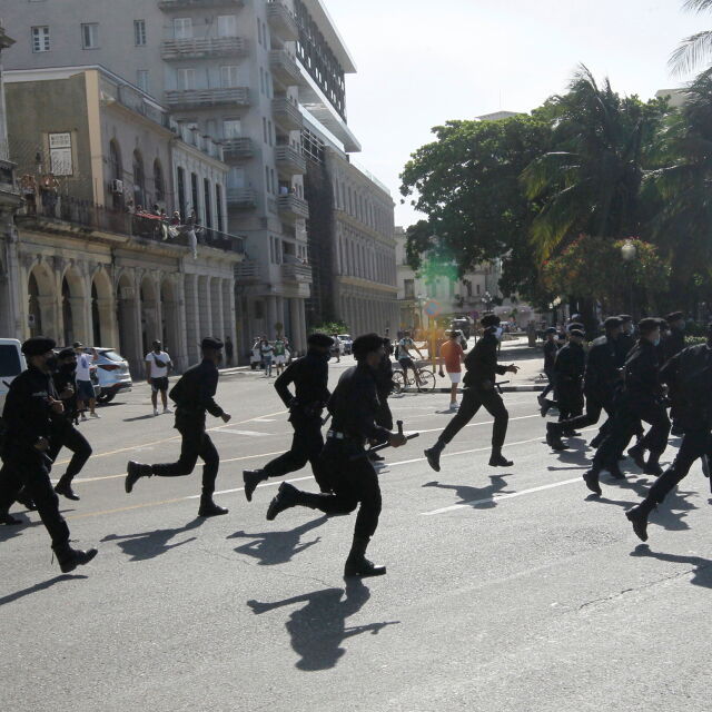 Външните министри на САЩ и още 20 страни осъдиха масовите арести в Куба