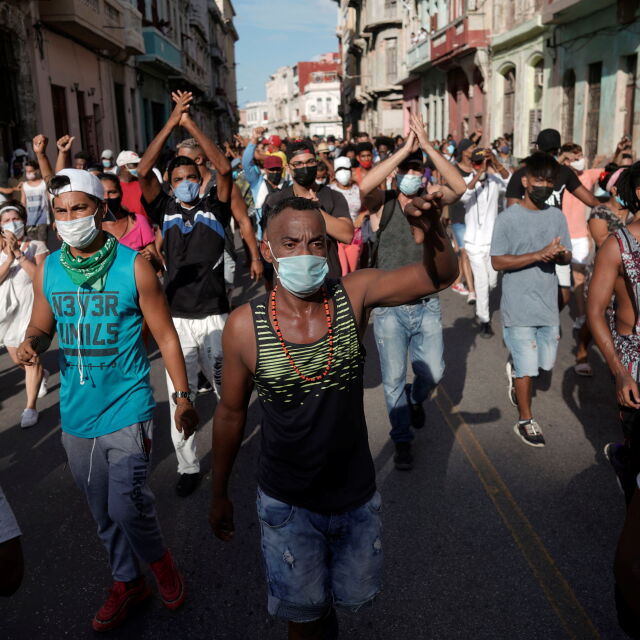 Цензура, COVID-19 и недостиг на лекарства изкараха хиляди недоволни по улиците на Куба