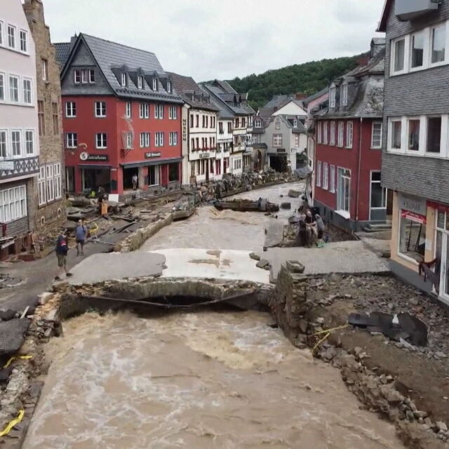 Най-малко 120 души са загинали при тежките наводнения в Германия и Белгия