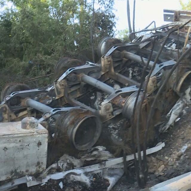 Тир падна от мост на АМ „Хемус“, шофьорът е загинал на място
