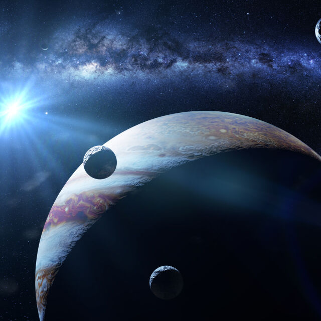 Астроном любител откри малка луна около Юпитер
