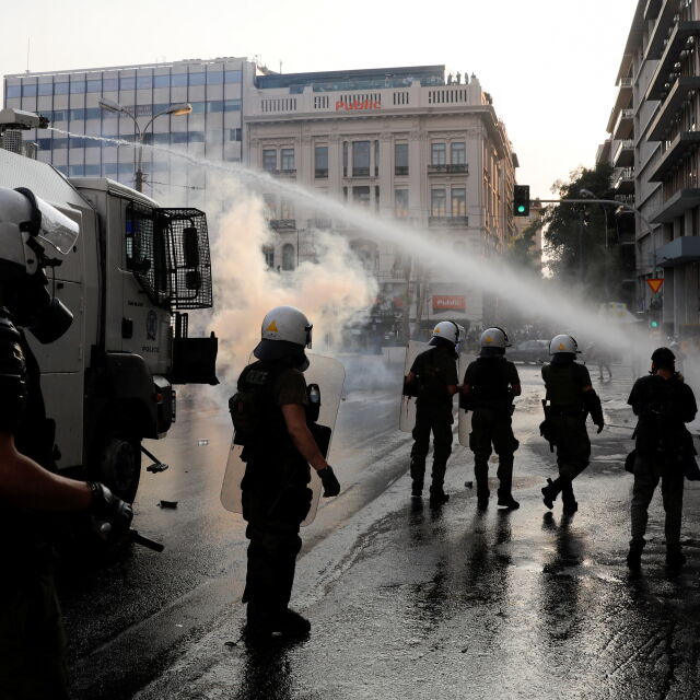 Срещу задължителната ваксинация: Протести имаше в Гърция и Франция 