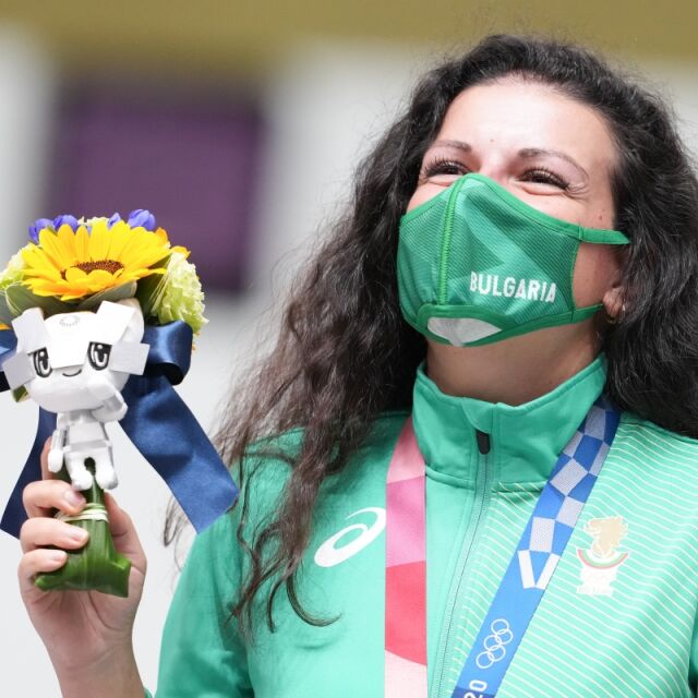 Разрешиха на олимпийските медалисти да се снимат без маски 