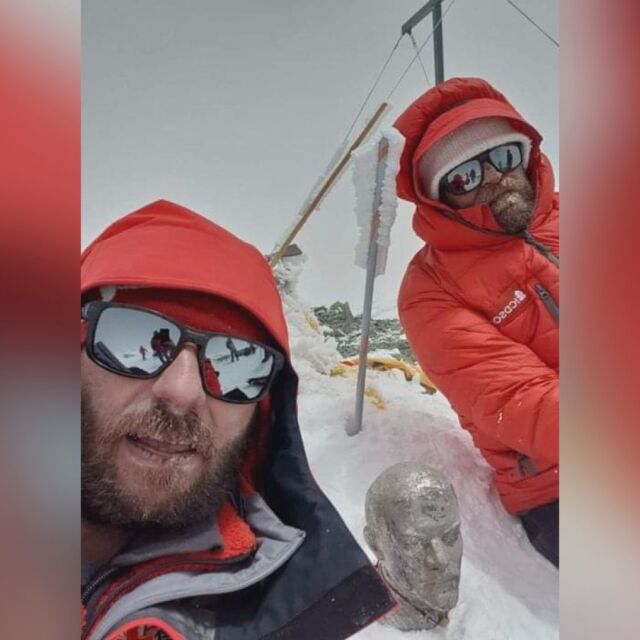 Планински спасители от Благоевград изкачиха втория по височина връх в Памир