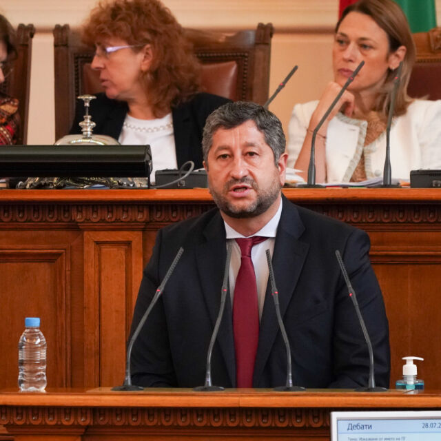 „Престрелка“ между „Демократична България“ и ДПС в Народното събрание