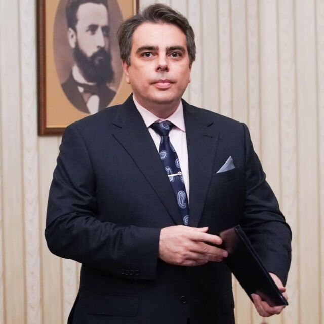 Василев ще връчи проектокабинет на Радев или ще върне мандата неизпълнен