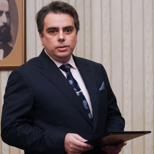 Асен Василев след връчения мандат: ПП очаква 121 народни представители подкрепа