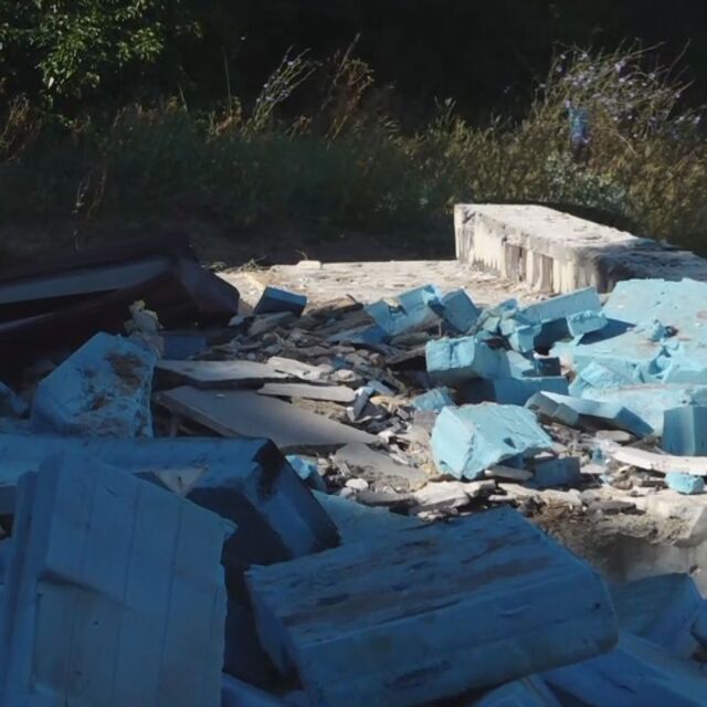 Започна разрушаването на сграда до резиденцията на Ахмед Доган в „Росенец“