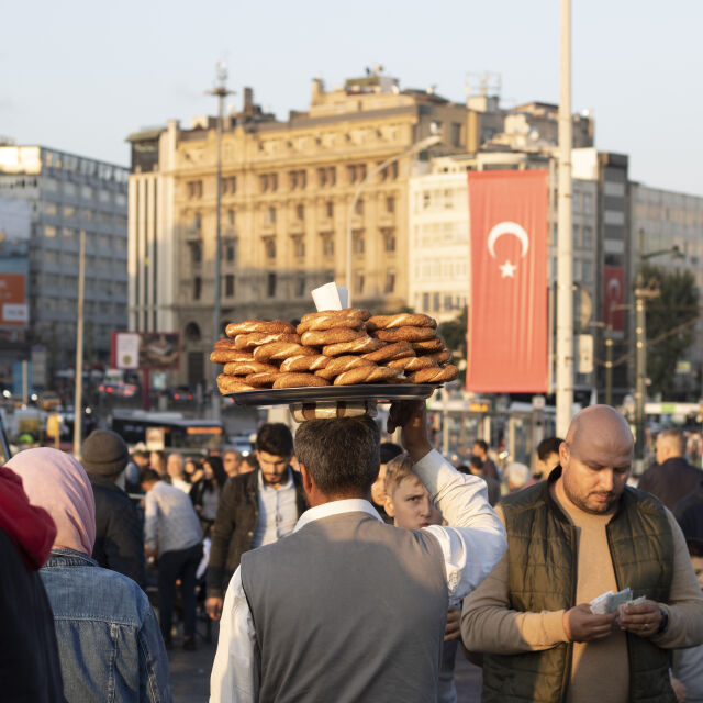 Животът в Истанбул вече струва близо четири турски минимални заплати