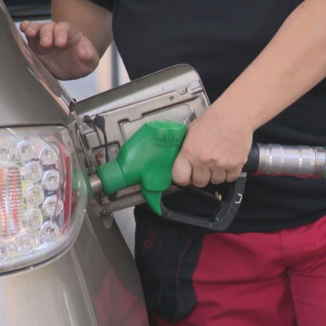 Отстъпката от 25 ст. за гориво: Откога и всички ли бензиностанции ще я въведат? 