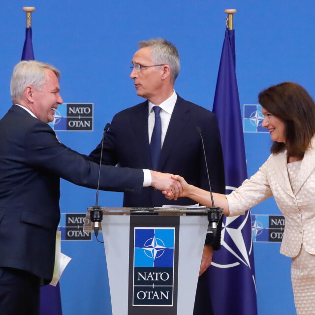 НАТО подписа протоколите за присъединяване на Финландия и Швеция