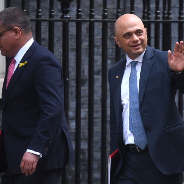 Британските министри на финансите и здравеопазването подадоха оставки