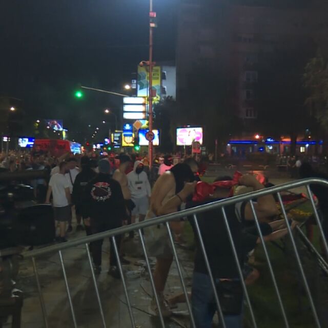Нощ на сблъсъци и безредици в Скопие