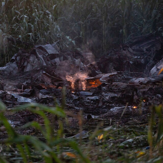 Откриха телата на шестима от екипажа на разбилия се край Кавала самолет