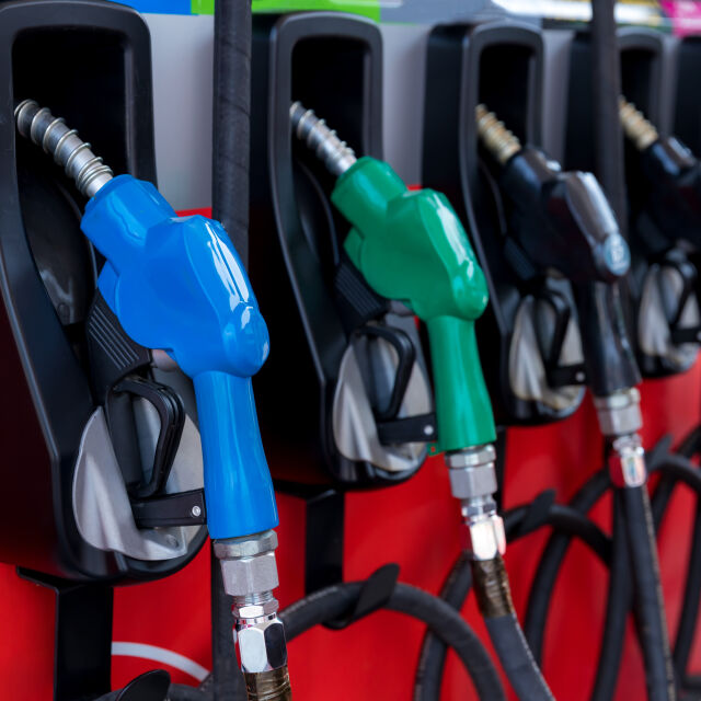 Шест държави в ЕС зареждат по-евтин бензин и дизел отколкото у нас